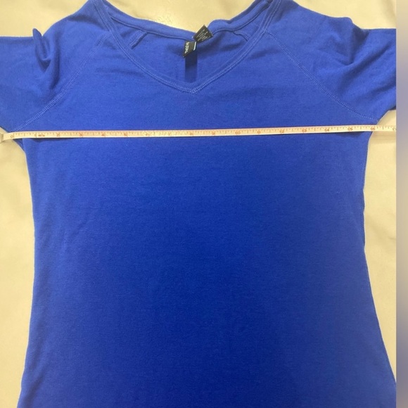 Cynthia Rowley top, blue v-neck shirt, three-quarter length sleeve size medium - Picture 7 of 16